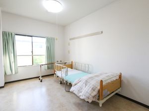 明るい居室の一角
