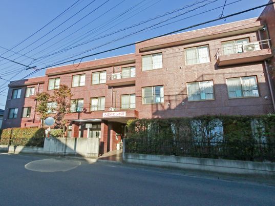 赤レンガの建物外観