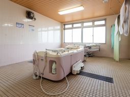 広々とした浴室