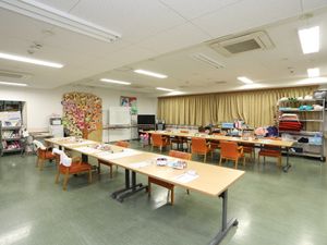 活動スペースの広々した部屋