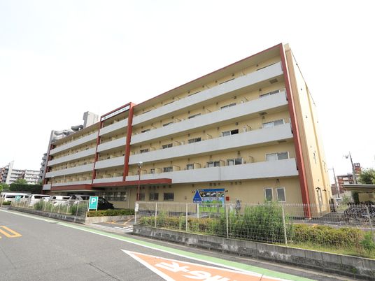 多階層の建物外観