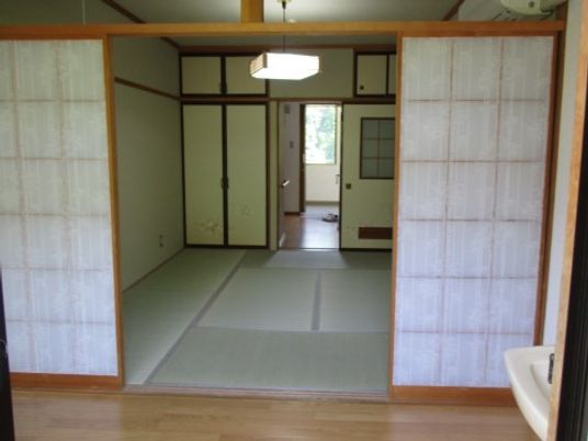 伝統的な和室の居室