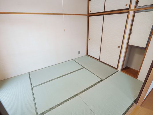 落ち着いた雰囲気の和室