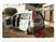 送迎車と自転車の外観  