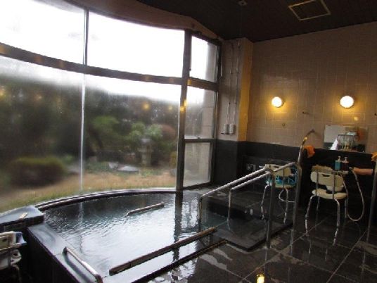 自然光が入る浴室