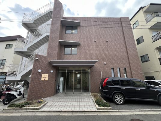 モダンな建物の外観