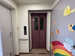 彩り豊かなエレベーター