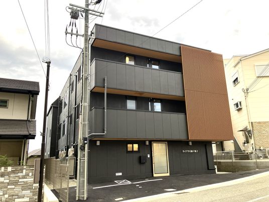 3階建ての建物外観