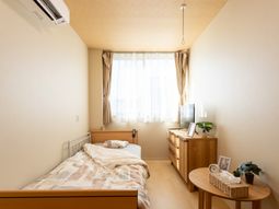 日の差し込む居室