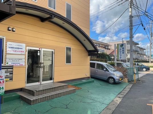 駐車場付きの外観