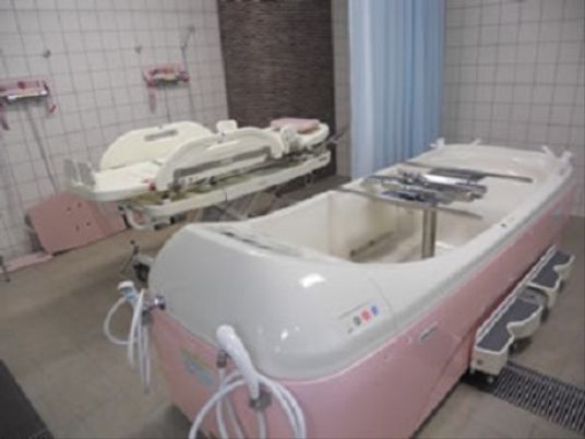 広々とした浴室設備