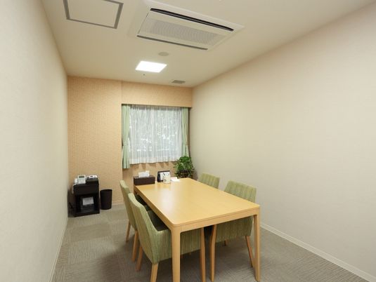 清潔感のある居室の一角