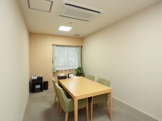 清潔感のある居室の一角