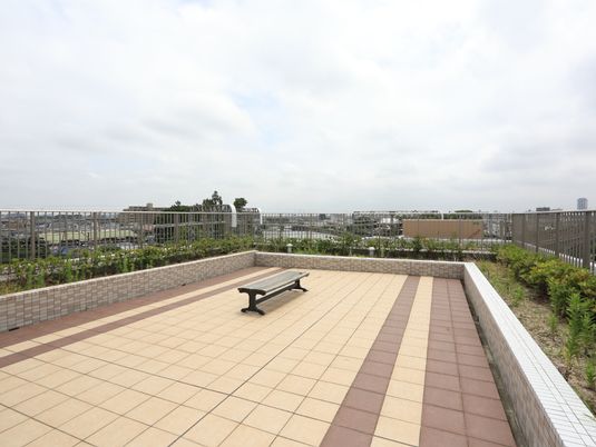 広々した屋上庭園