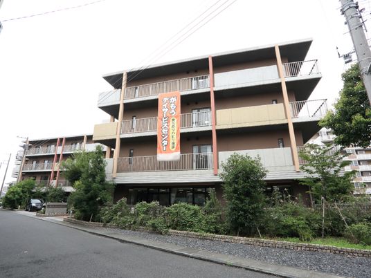 多階層の建物外観