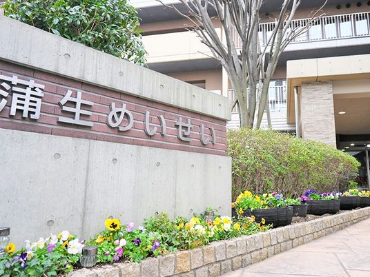 花壇のある外観  