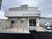 看板のある建物外観