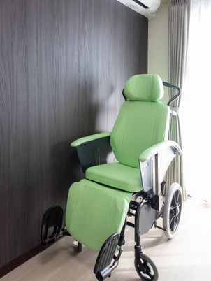緑色の車椅子の部屋
