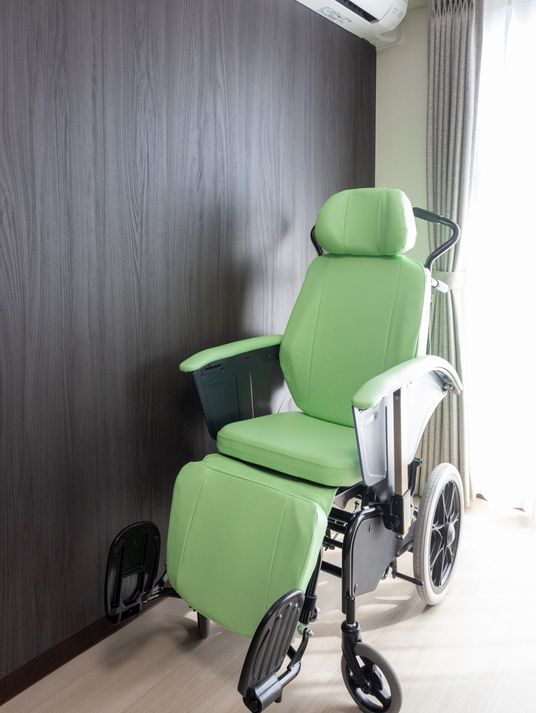 緑色の車椅子の部屋