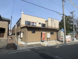 温かい雰囲気の外観
