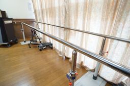 機能訓練用の手すり設置