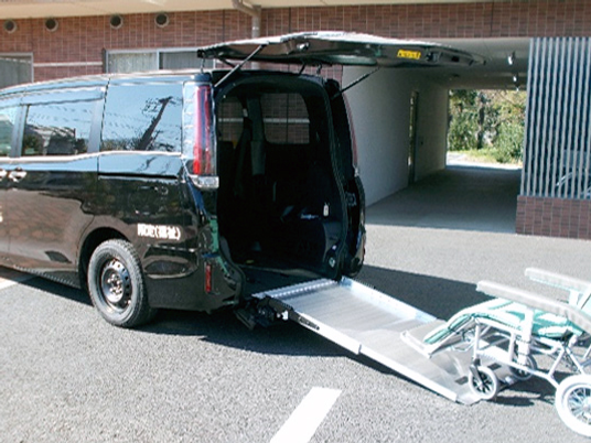 車いす対応車両の乗降口　外観  