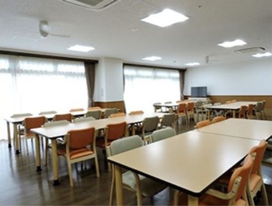 広々とした共有ダイニング