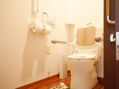 バリアフリー設計のトイレ