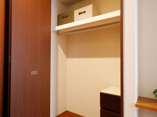 清潔なクローゼット空間