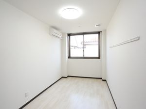 清潔感あふれる洋室