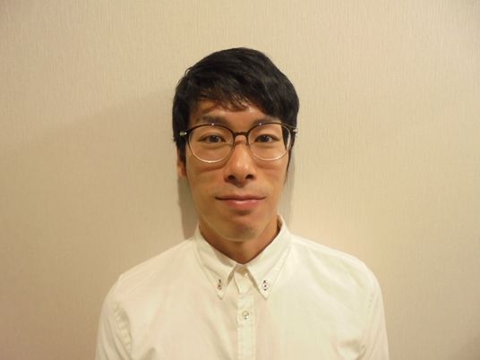 笑顔のスタッフのポートレート