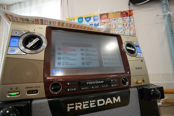 カラオケ機器のクローズアップ