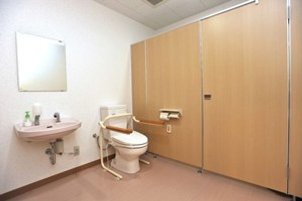 広々としたトイレ空間