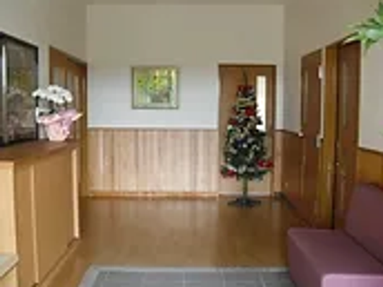 明るい入口の廊下