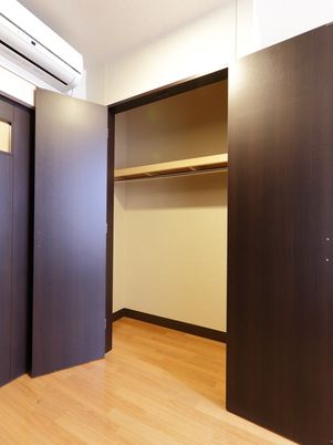 洋室のクローゼット部分