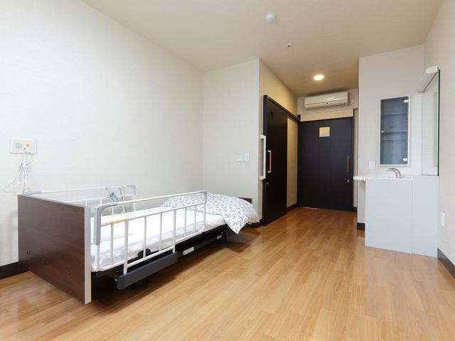 居心地の良い居室 居室 広々とした清潔な居室が確保されており、個々のニーズに合わせた環境が整っています。安心して過ごせる環境でのお仕事をお求めの方には最適です。