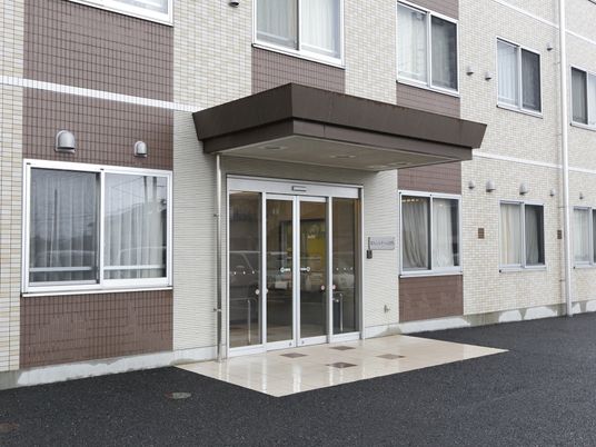 清潔感のある建物のエントランス