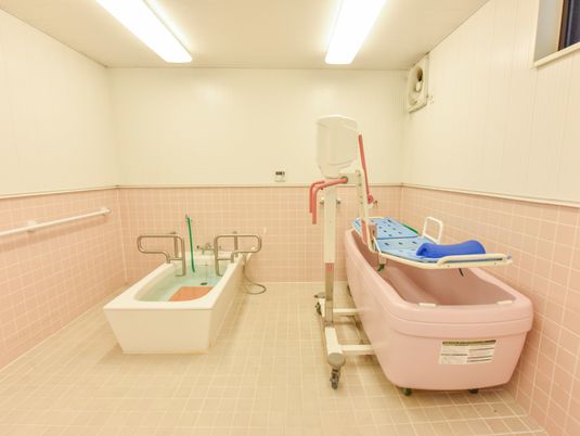 配慮された清潔な浴室