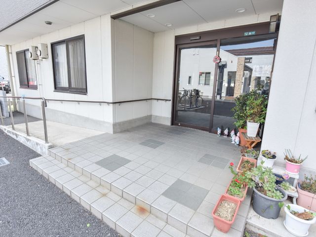 エントランスと植物