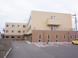 新しい建物の外観