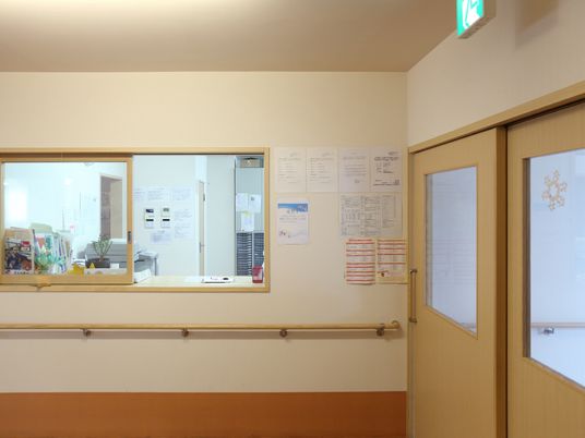 案内所と掲示板の一角