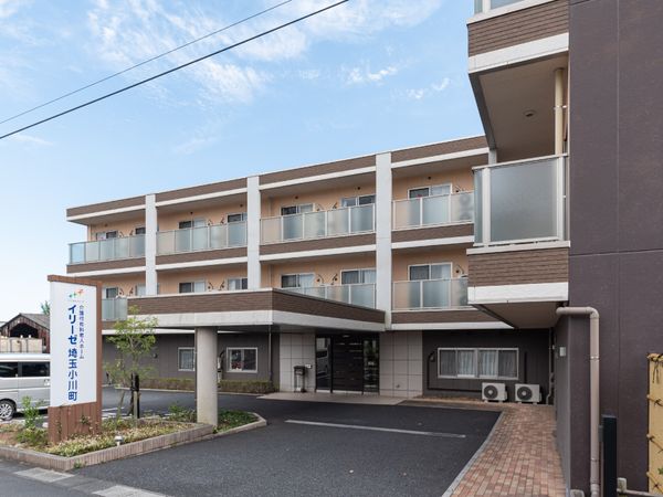 きれいな建物の外観