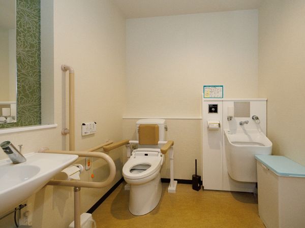 バリアフリー設計のトイレ