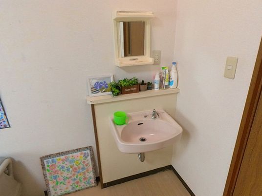 明るい洗面台