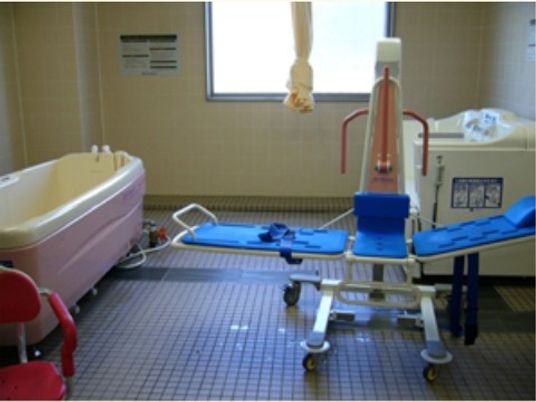 バリアフリーの浴室設備