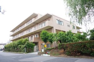 多階層の建物外観