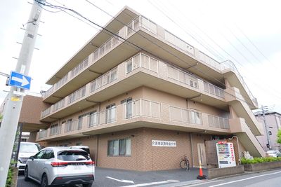 多階層の建物外観