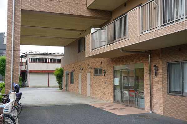 エントランスの外観