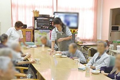 長テーブルのラウンジ