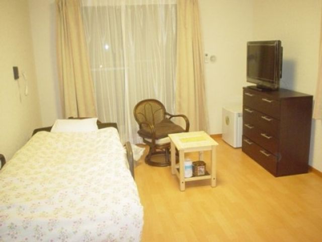 居心地の良い居室の様子 居室 快適な空間を提供する居室です。身の回りのものを整理できる家具も完備され、個人の時間を大切に過ごせます。